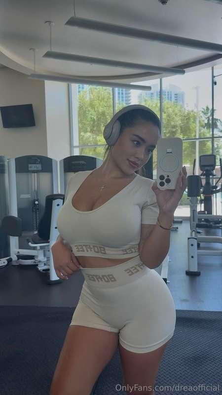 If you’re wondering what’s lifting more.... my weights or yo..
