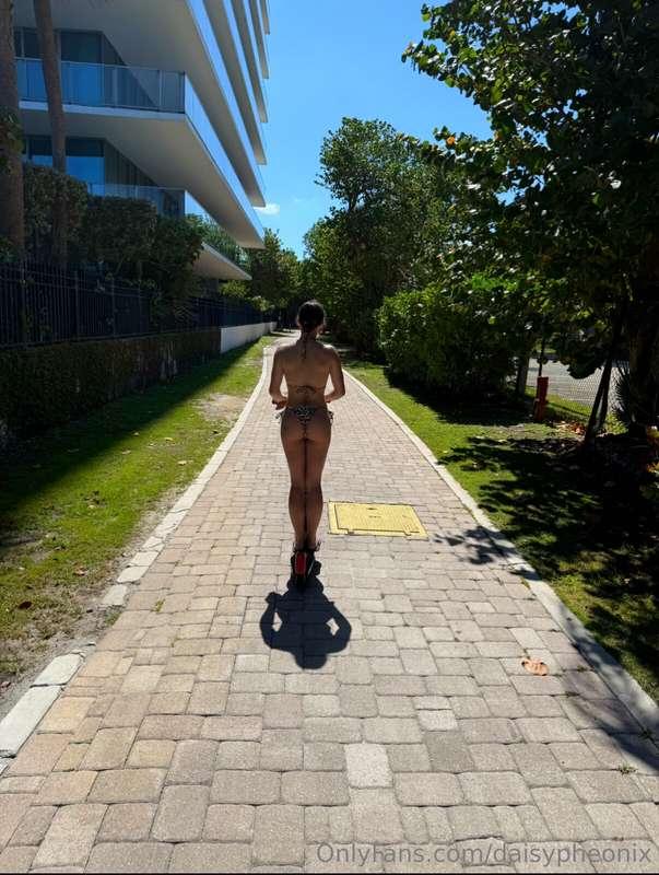 Suns Out Buns Out😏