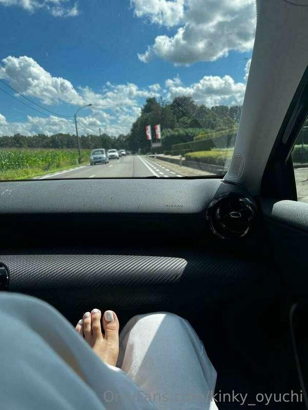 I took 2 pictures:
- One sneaky one in my friend's car while..