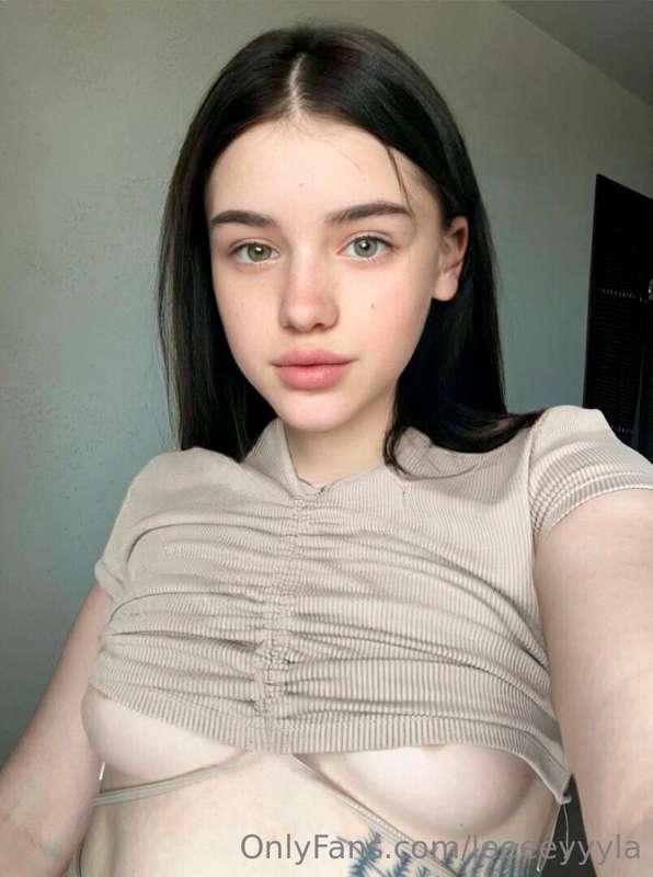 Hey, I can see that you miss❤️  This sweet pussy @lerabigbab..