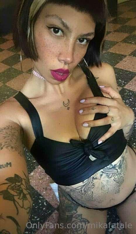 Can you help me play with myself? Send me DM, babe.  😈😈
