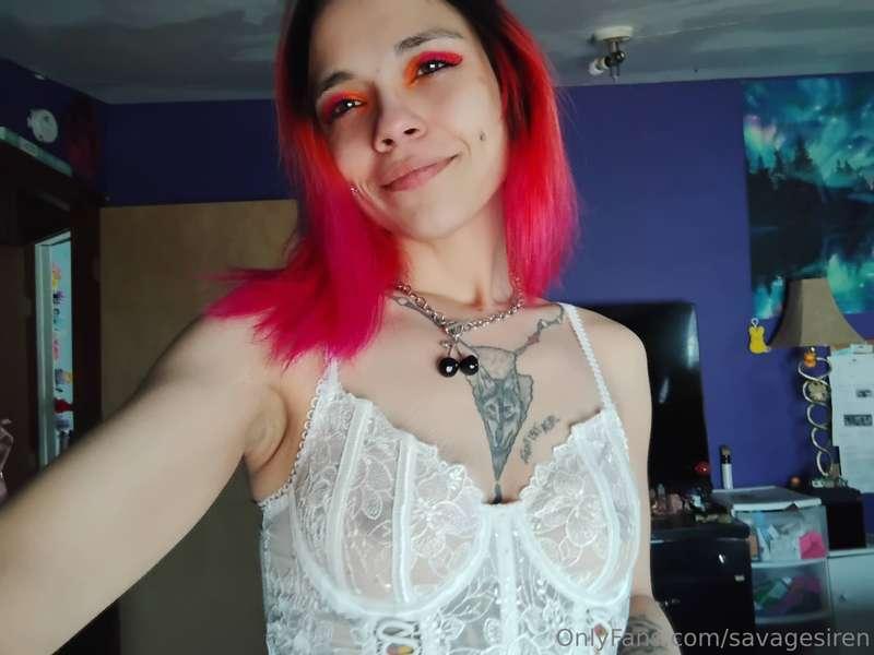 🥵Feeling These Red Vibes 