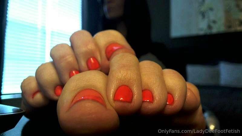 So close you can taste my toes in your mouth...

Happy TOESd..