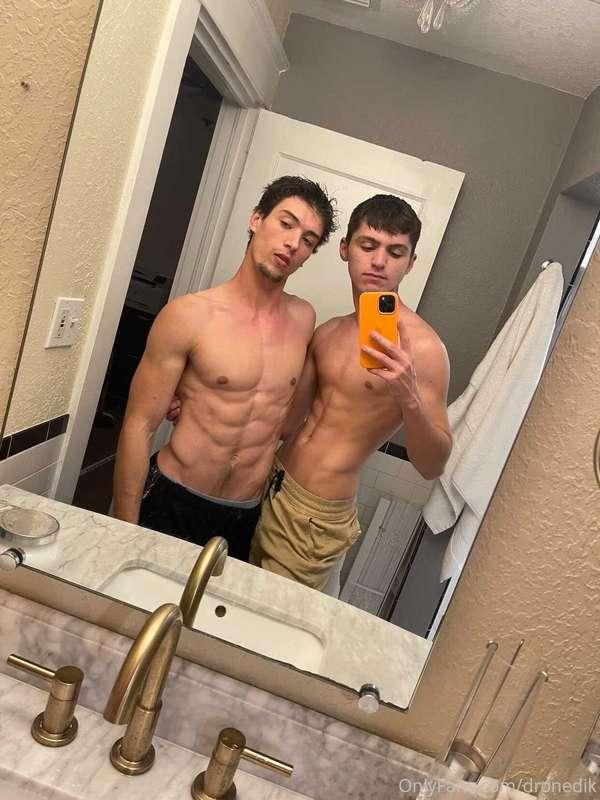 Going live right now with @rawr_itsben https://chaturbate.co..