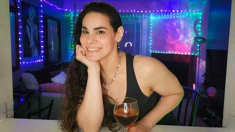 🥰  💖  🍷   💋
Chillout with me for a cute moment :)
You're inv..