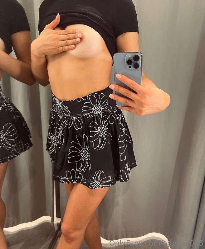 Gissa hur ofta jag shoppar haha 🙈🙈 Ny kjol!! Köpte den vita!