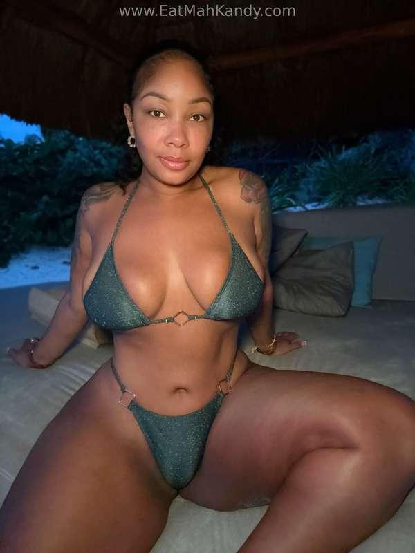 Good morning bae 💋 1 or 2?