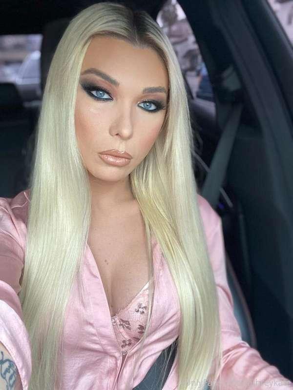 Can you describe my outfit in one word 💋