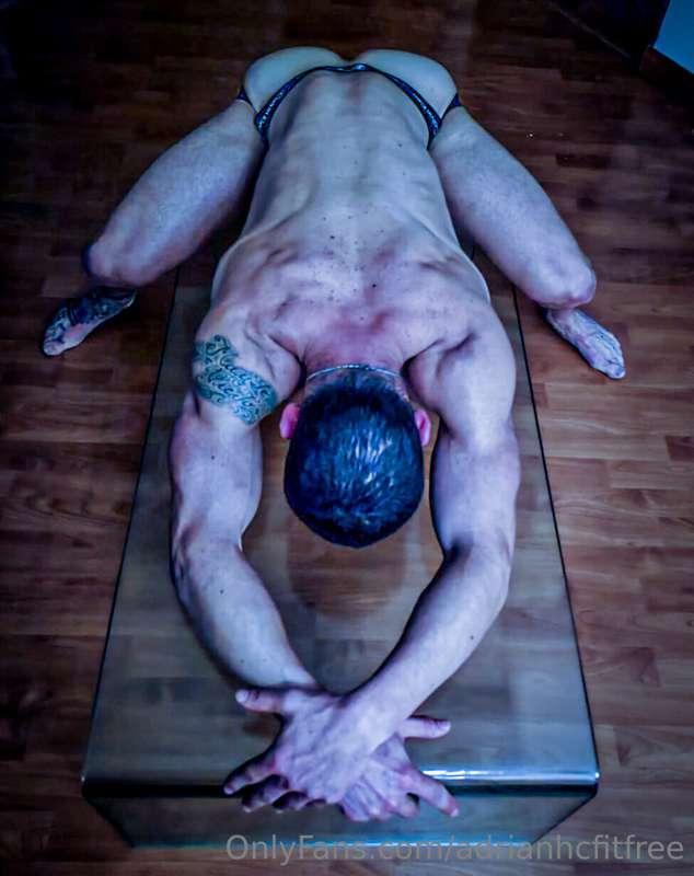 🤪😏can you help me stretch?🥵🤪