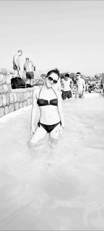 B&W pool 😁