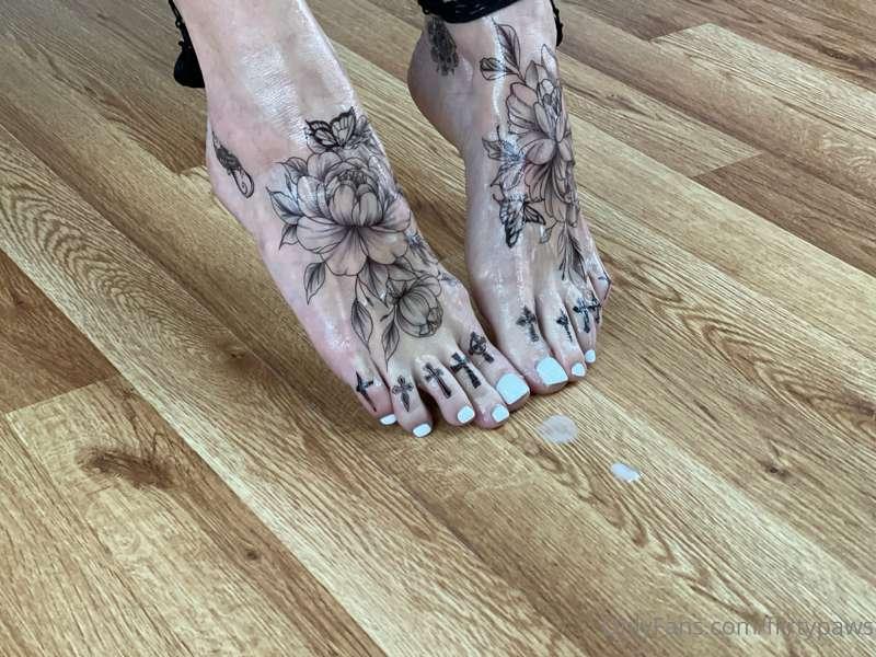 Full tattoo fishnet footjob video tomorrow. Not many pics be..