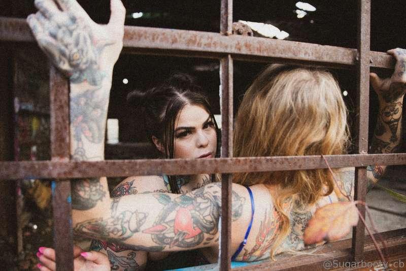 should I kiss her? 😏