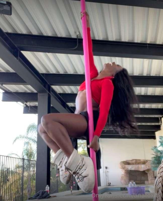 I recorded my FIRST EVER pole dancing videos and I am sooo h..
