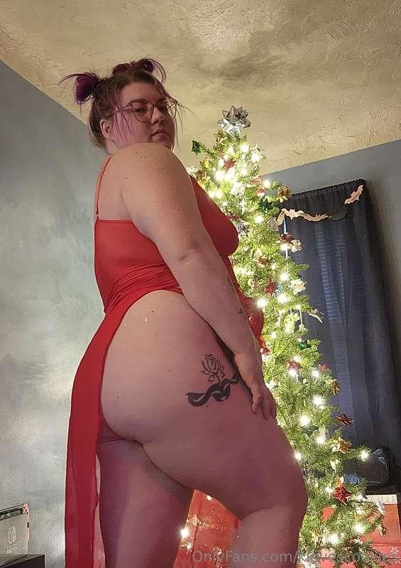 Yes my Christmas tree is still up 🤷‍♀️