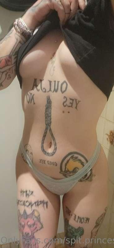 Cheeky work bathroom pics 🙊💋