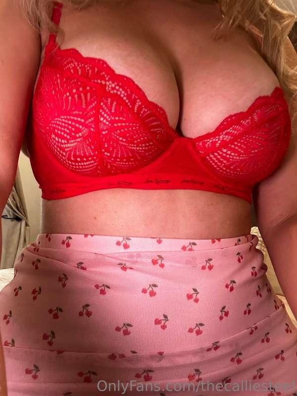 Red lace and mini skirts.. 😈