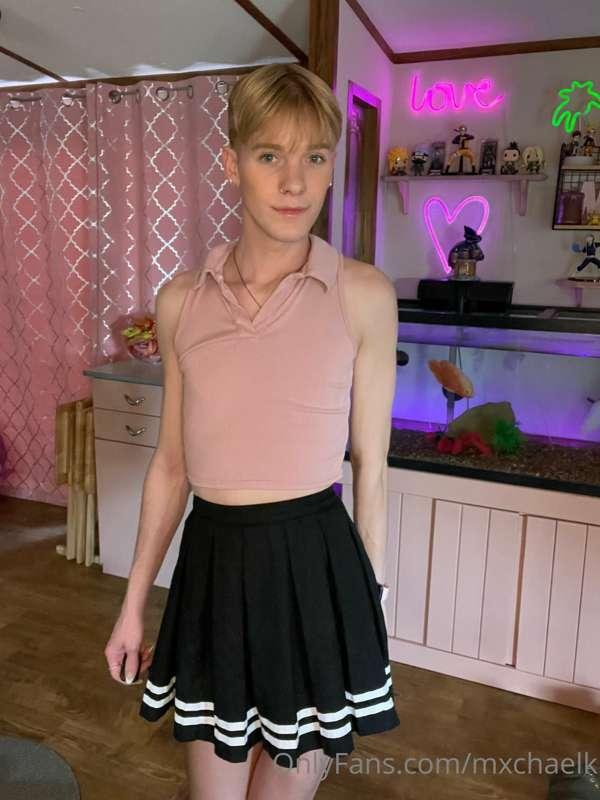 i think every femboy has this skirt 🙈