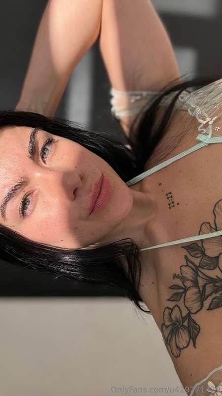 Just look deep in my eyes and tell me all your secrets 👀💙🩵