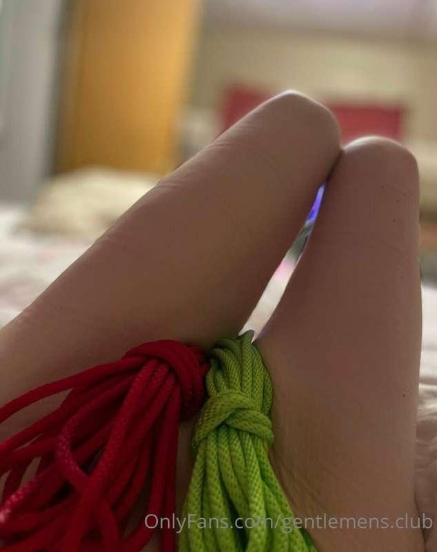 @bede1913
Come watch with this sexy RopeBunny MILF🪢 
DM cust..