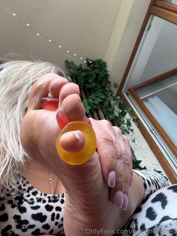 queenfeetred image #8