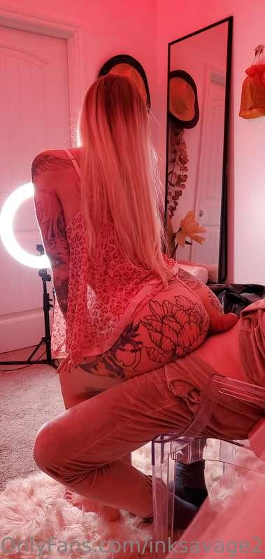 @no-inksavage getting a lap dance by me 😈😈 but his cock got ..