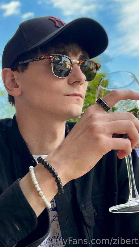 Hi , my first post , drinking wine and waiting for you on DM..