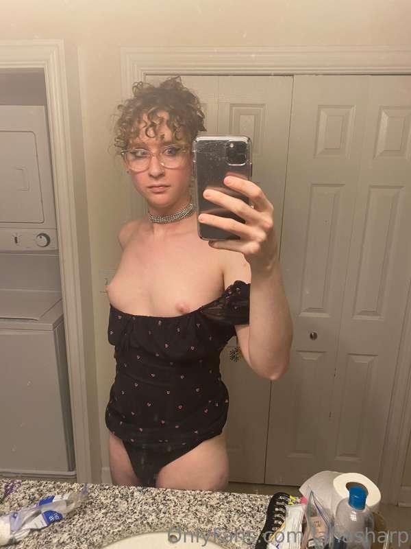 Does my pussy look breedable? 🖤