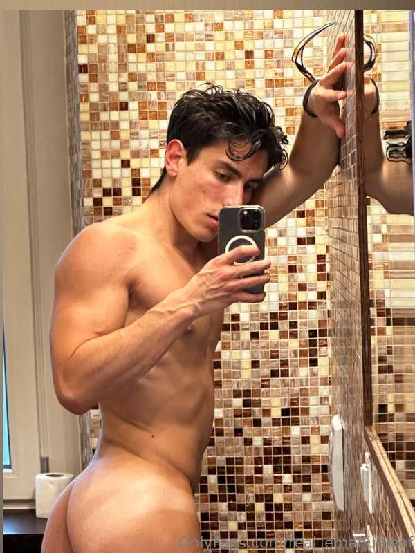 Who is coming to help me to scrub my back?