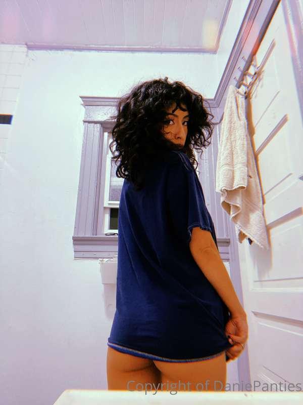 Check your dm’s for a lil photo/vid bundle moment 🍑