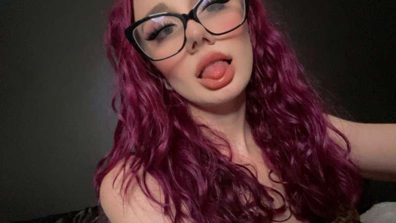 Hellllloooo 🩷 I missed being on here sooo much, here’s a lit..