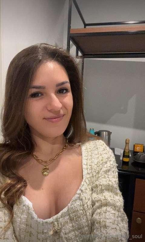 It's Wednesday evening, and I'm enjoying the soft moonlight ..