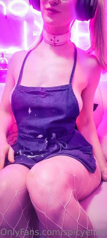 Wanna peek under my apron? 😈