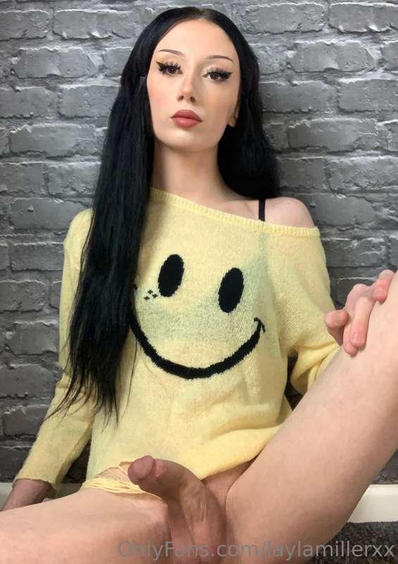 It’s cold c keep my cock warm with your mouth ? Xx