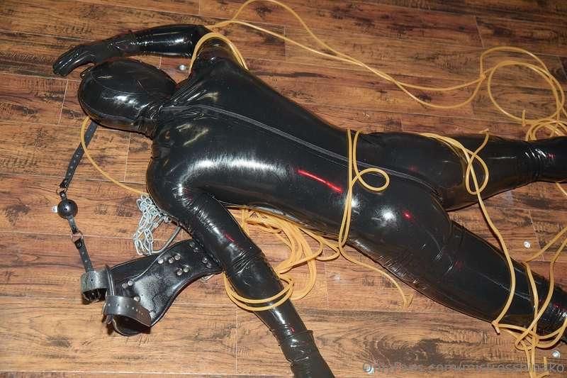 Latex bondage really does a number on the body 😈