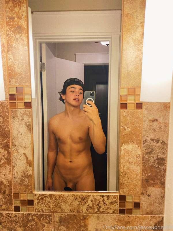wanna see me take off this sock 😉
