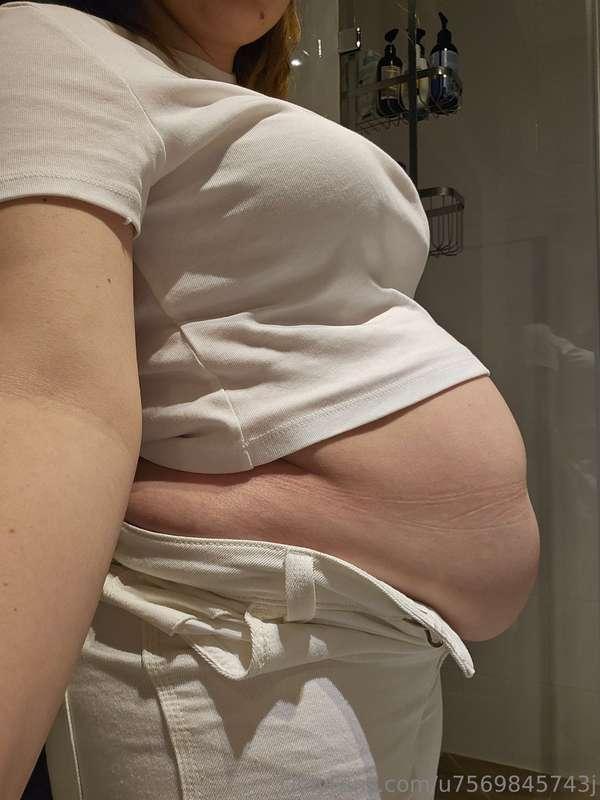 Oh, my loves, my belly is growing and growing, and I have no..