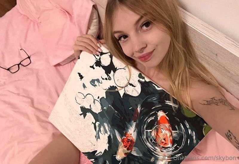 I'm showing off my painting 🎨🖌️