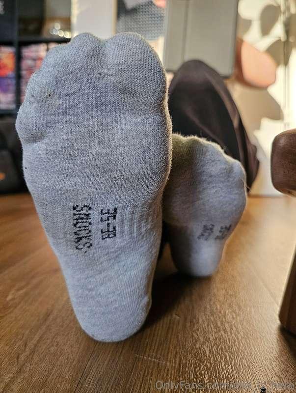 I've been working in the garden all day.A foot massage and a..