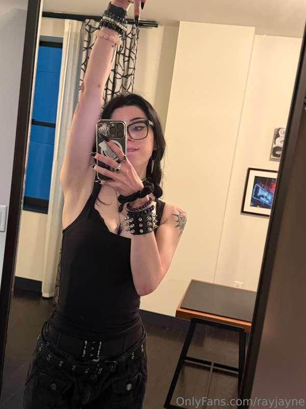 raise your hand if u're bored ASFFF 🙋🏻‍♀️