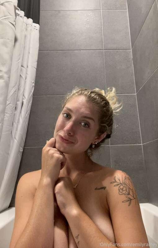 Bath tub time 🥰