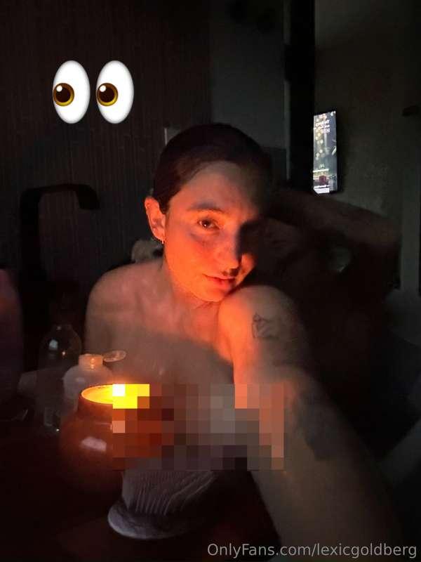 2 naked girls in a tub