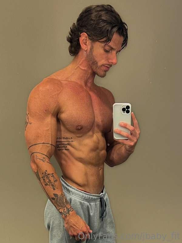 Who thinks I should grow my hair out like this again? 😇😇