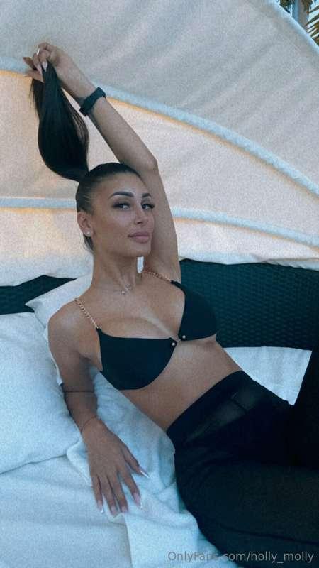 Now rub the tip of your cock🍌