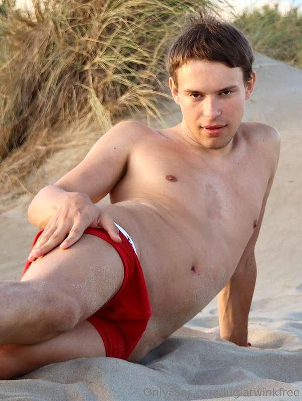 Beach boy waiting for you! ⛱️😎