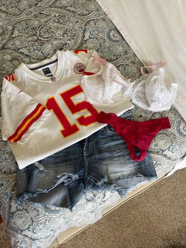 Suiting up for game day 👏🏼
