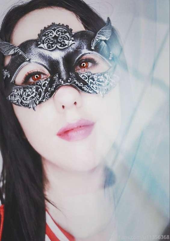 Hella demon eyes for you😍😈😈