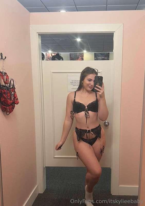 Best way to celebrate Valentines is by getting new lingerie ..