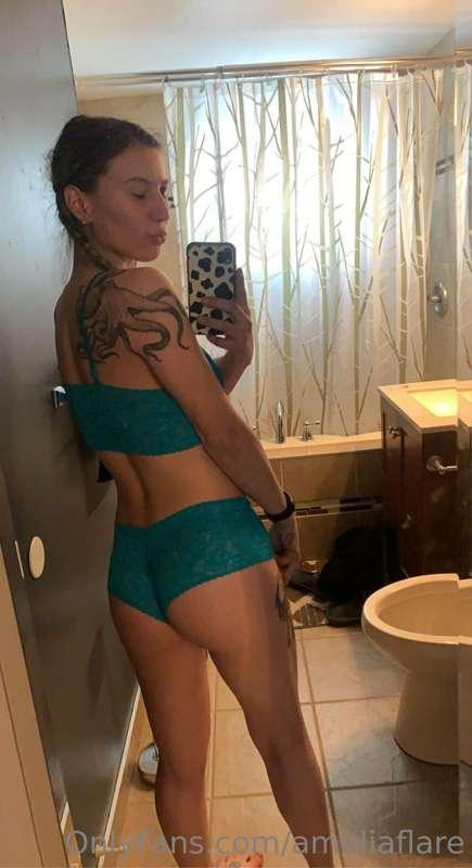 Happy hump day 🍑😘