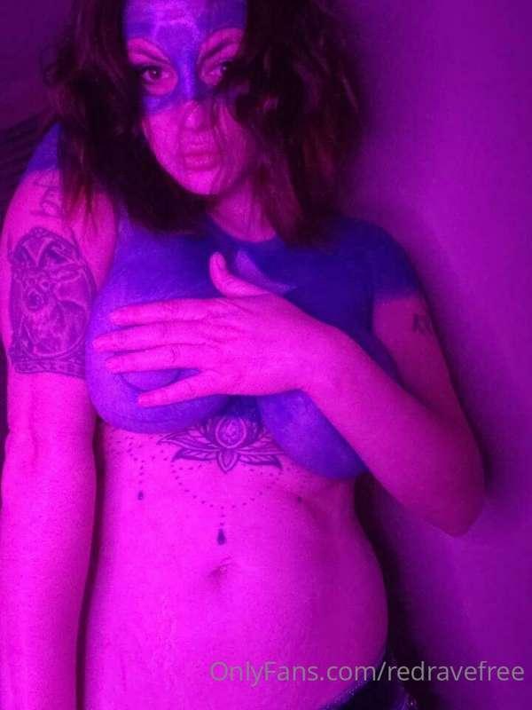Dm me to buy my body paint shoot! Or sut to my paid today an..