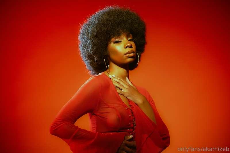 This is a beautiful set with one of my new fav's Bria. I sat..